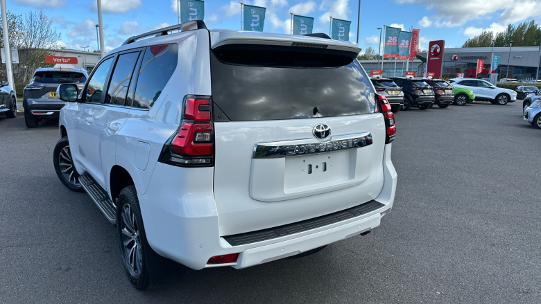 Toyota Land Cruiser 2.8 D-4D 204 Invincible 5dr Auto 7 Seats Diesel Station Wagon